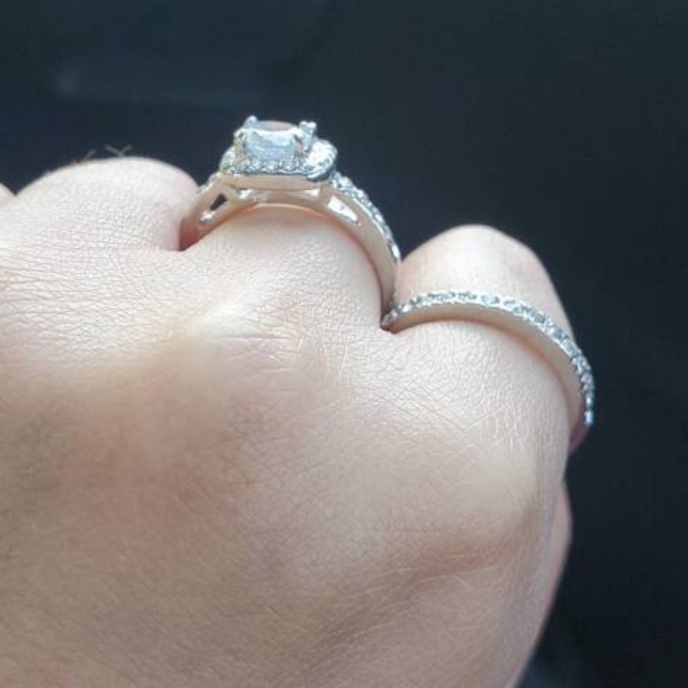 New 3.2 CT Cushion Cut Halo White Sapphire 14k White Gold Plated Bridal Ring Set - Picture 8 of 15